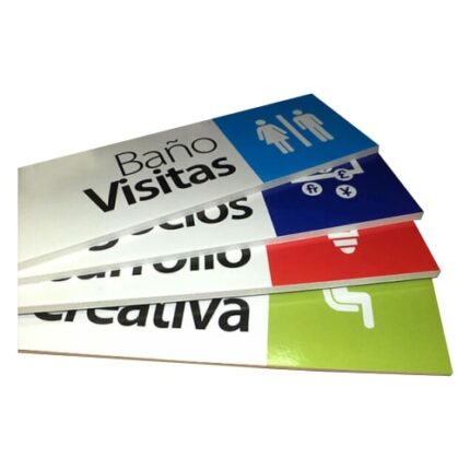 Letrero en vinil adhesivo pegado en Celtex para pared