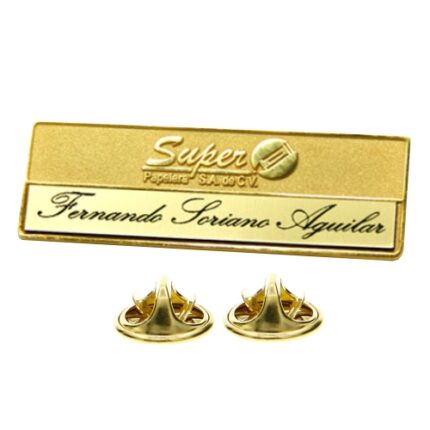 Gafete grabado en material zamac con broche
